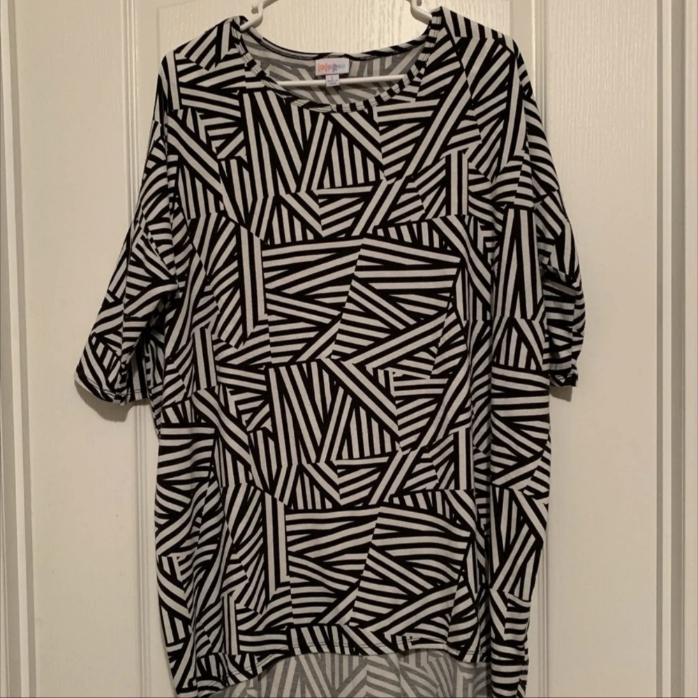 Women's Size L LulaRoe Irma Tunic Top